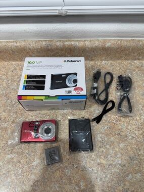 Polaroid 10.0 MP Compact Digital Camera - Red NEW OPEN BOX t1035